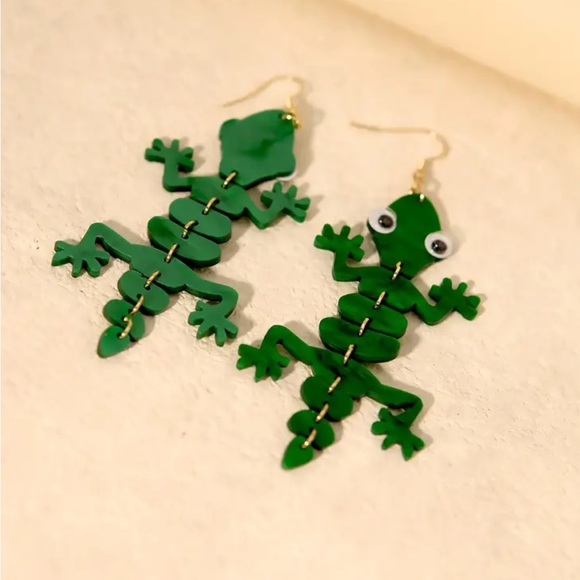 Green Lizard Dangle Earrings - Picture 3 of 5